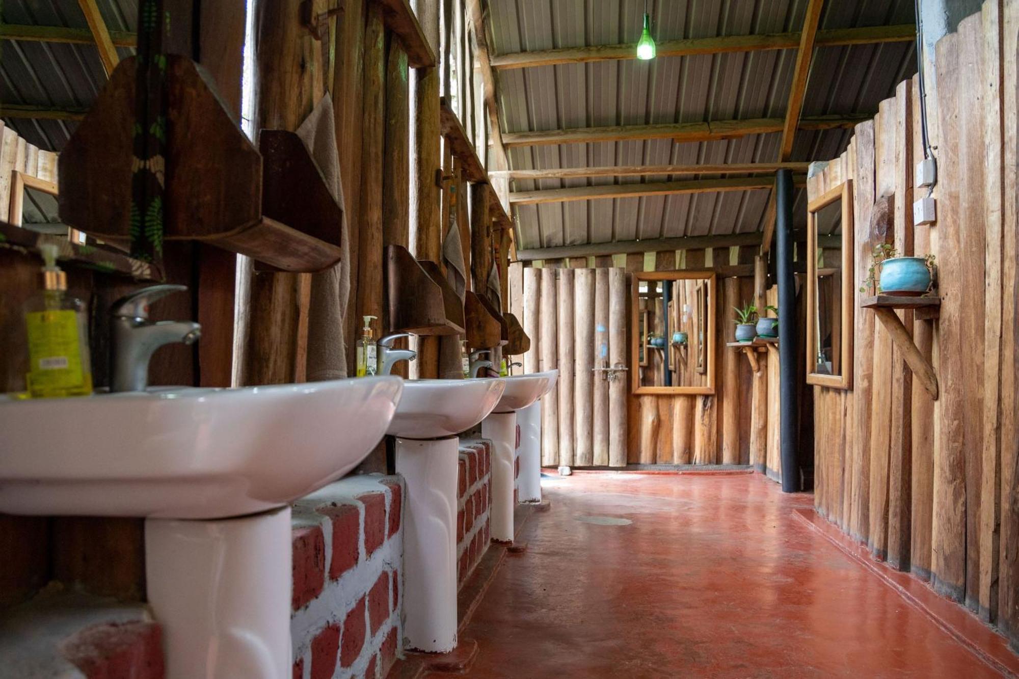 Kalitusi Nature Resort Fort Portal ภายนอก รูปภาพ